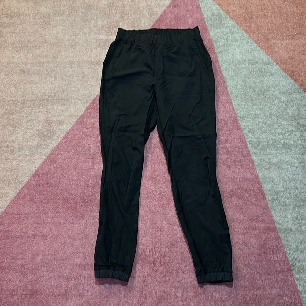Lululemon Women’s Joggers Size 4